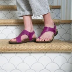 Dansko Reece Magenta Waxy Burnished -Dansko Sales Store S23 ImgPDP ReeceMagenta