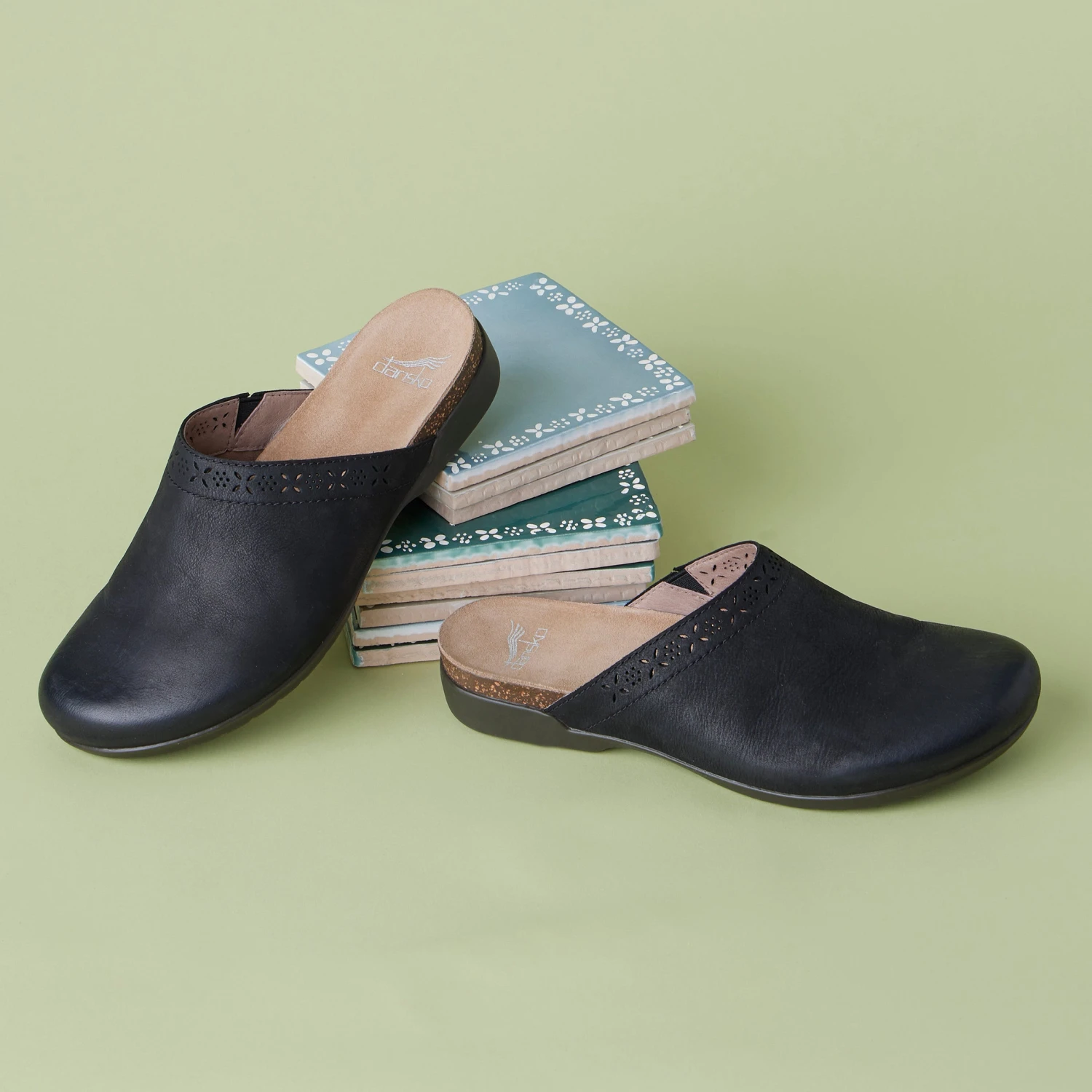 Dansko Robbie Black Burnished Nubuck 4 Dansko Robbie Black Burnished Nubuck - Image 2